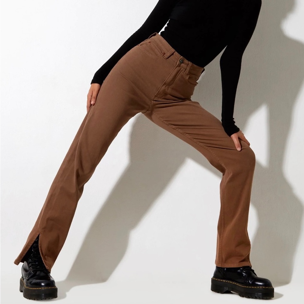 Straight Leg Jeans in Rich Brown